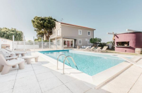 Suite 106, Vasto